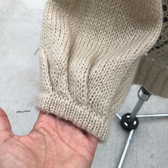 Beautiful Beige Sweater top - Picture 4 of 9